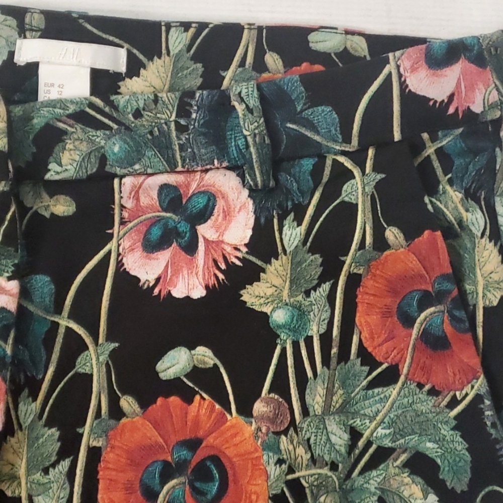 Floral Crop Pants - Picture 5 of 8